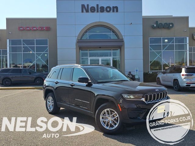 2025 Jeep Grand Cherokee Laredo's photo