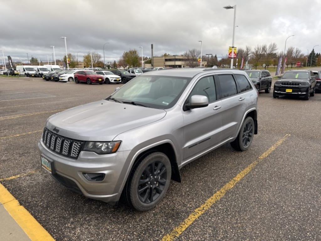 Used 2021 Jeep Grand Cherokee Laredo SUV