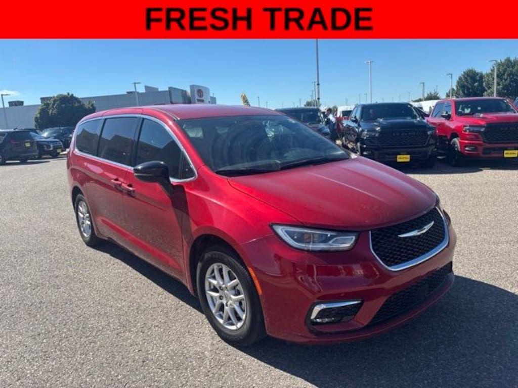 Used 2025 Chrysler Pacifica Select Van Passenger Van