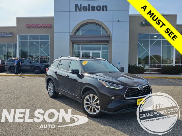 2022 Toyota Highlander Limited's photo