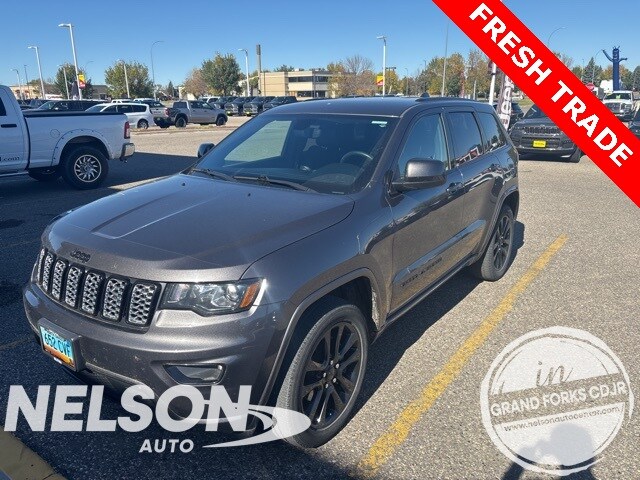 2019 Jeep Grand Cherokee Laredo photo 2