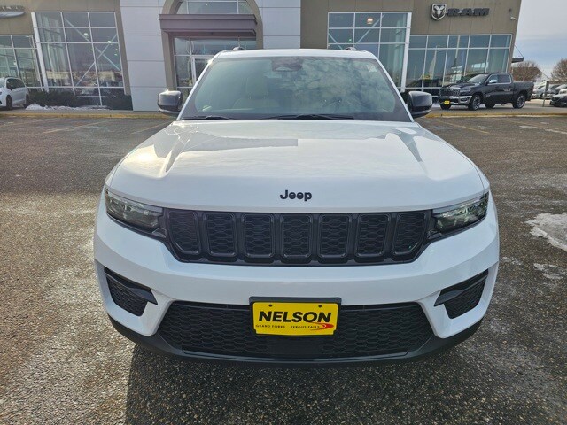2025 Jeep Grand Cherokee Limited photo 2