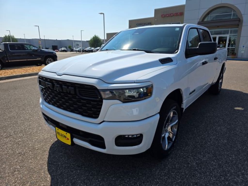 New 2026 Ram 1500 EXPRESS CREW CAB 4X4 6'4 BOX Pickup