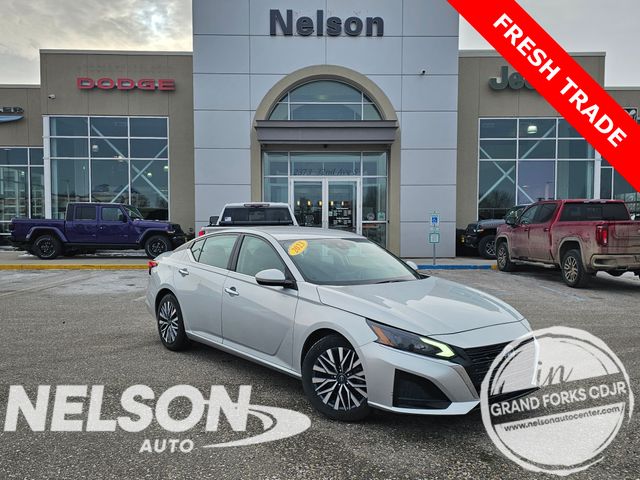 2023 Nissan Altima SV's photo