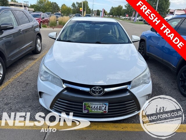 2017 Toyota Camry XLE XSE photo 2