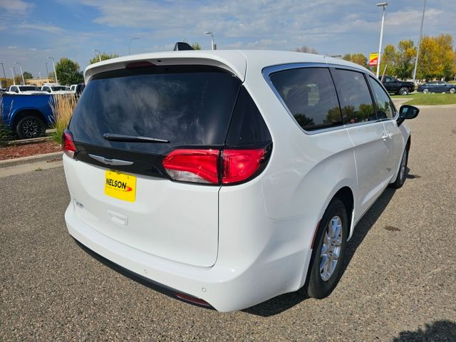 2026 Chrysler Voyager LX - Photo 7