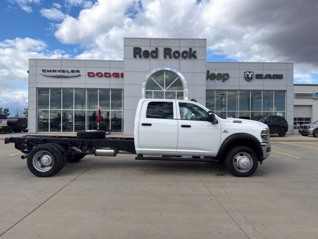 New 2026 Ram 5500 Chassis Cab TRADESMAN CREW 4X4 84' CA Pickup