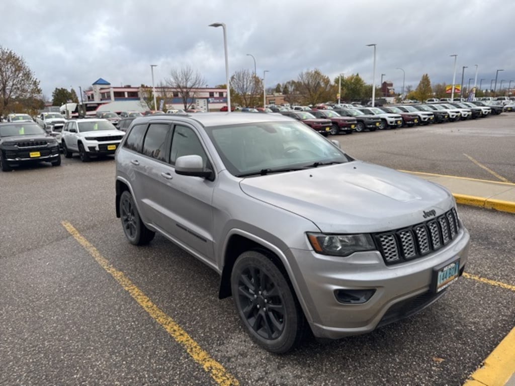 Used 2021 Jeep Grand Cherokee Laredo SUV