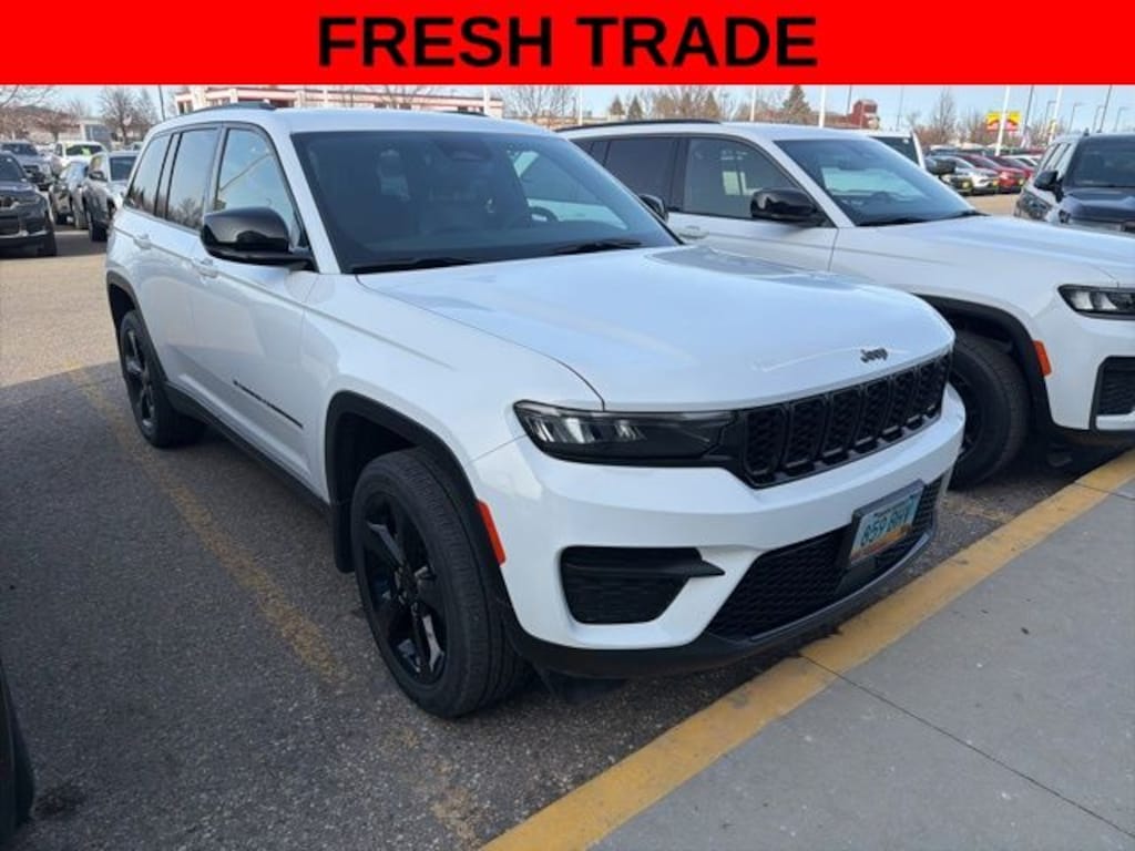 Used 2023 Jeep Grand Cherokee Laredo SUV