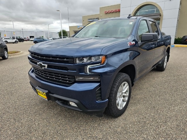 Used 2021 Chevrolet Silverado 1500 RST with VIN 1GCUYEED5MZ318801 for sale in Grand Forks, ND