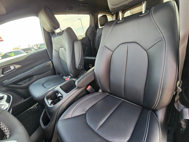2026 Chrysler Voyager LX - Photo 19