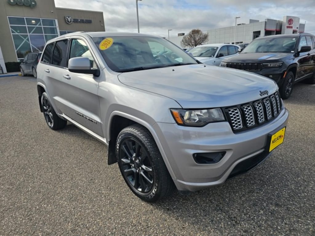 Used 2021 Jeep Grand Cherokee Laredo SUV