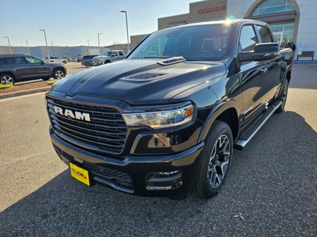 New 2025 Ram 1500 LARAMIE CREW CAB 4X4 5'7 BOX Pickup