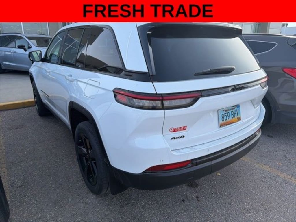 Used 2023 Jeep Grand Cherokee Laredo SUV