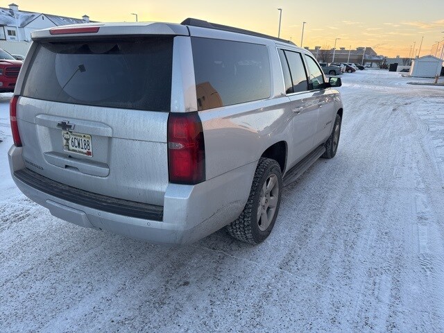 2019 Chevrolet Suburban LT photo 3