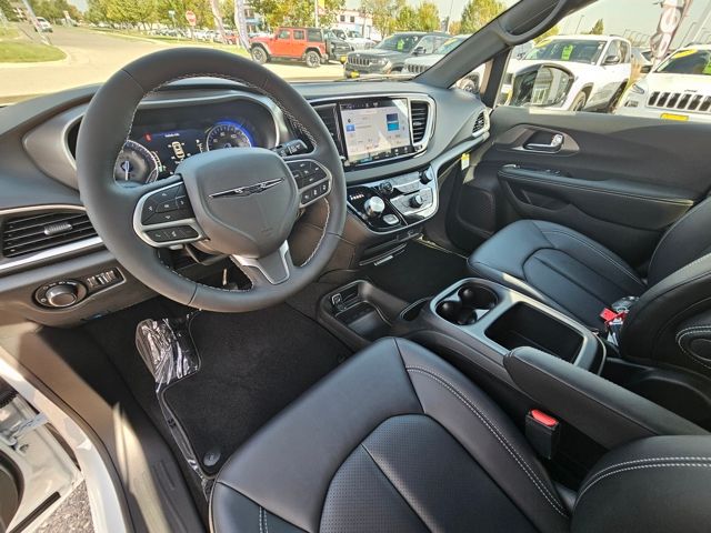 2026 Chrysler Voyager LX - Photo 14