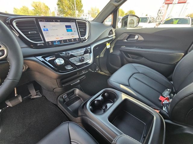 2026 Chrysler Voyager LX - Photo 18