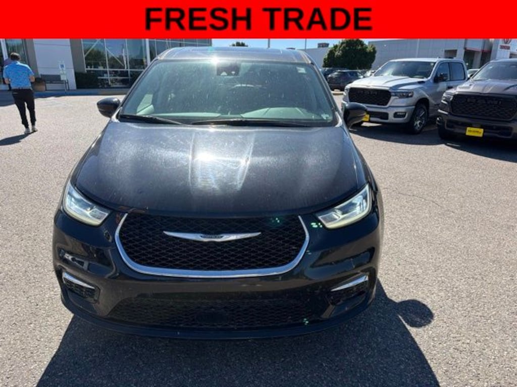 Used 2024 Chrysler Pacifica Limited Van Passenger Van