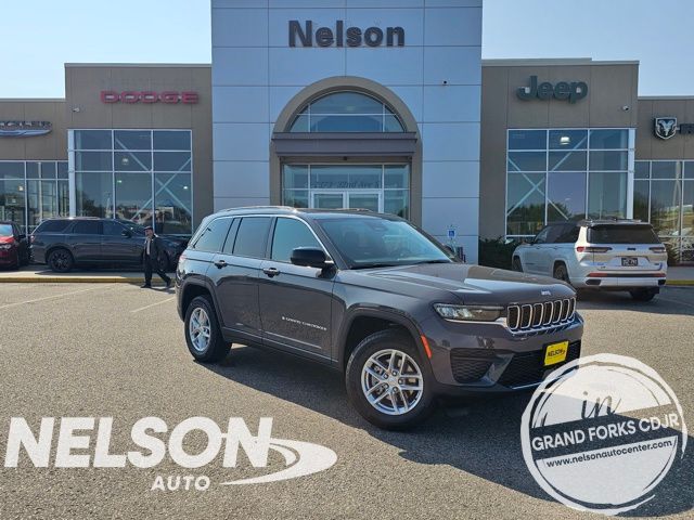 2025 Jeep Grand Cherokee Laredo's photo