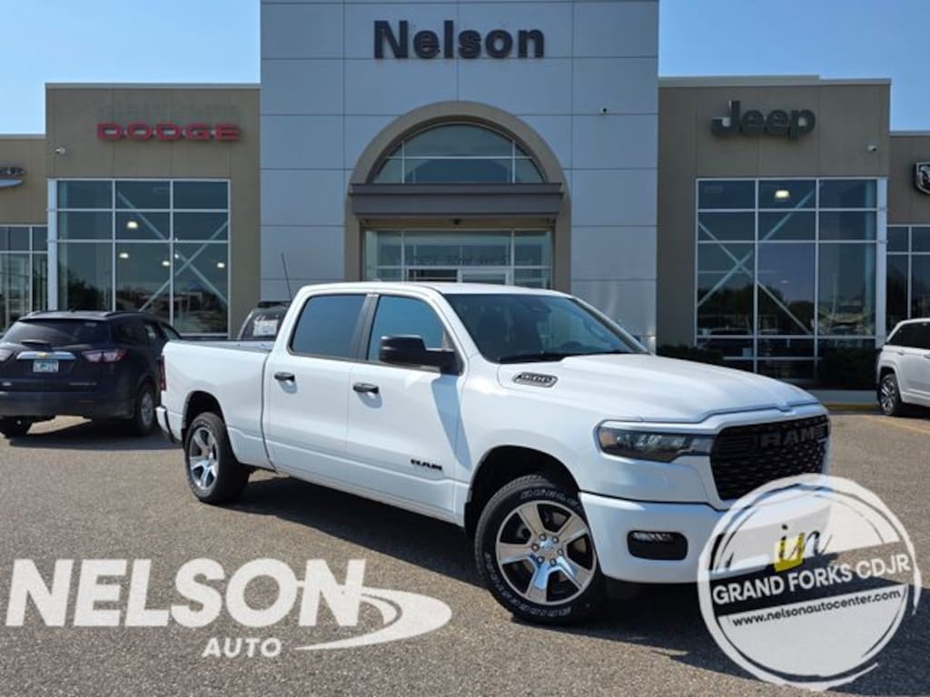 New 2026 Ram 1500 EXPRESS CREW CAB 4X4 6'4 BOX Pickup