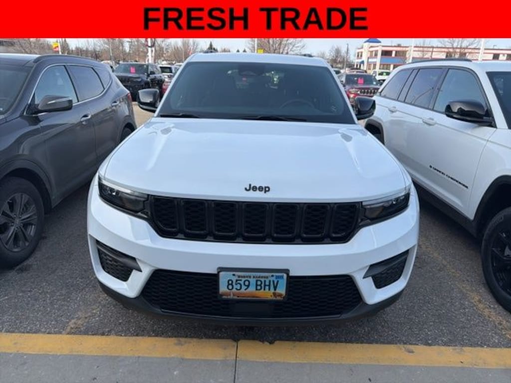 Used 2023 Jeep Grand Cherokee Laredo SUV
