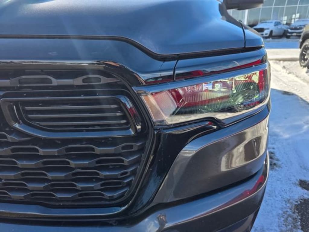 New 2026 Ram 1500 EXPRESS CREW CAB 4X4 5'7 BOX Pickup