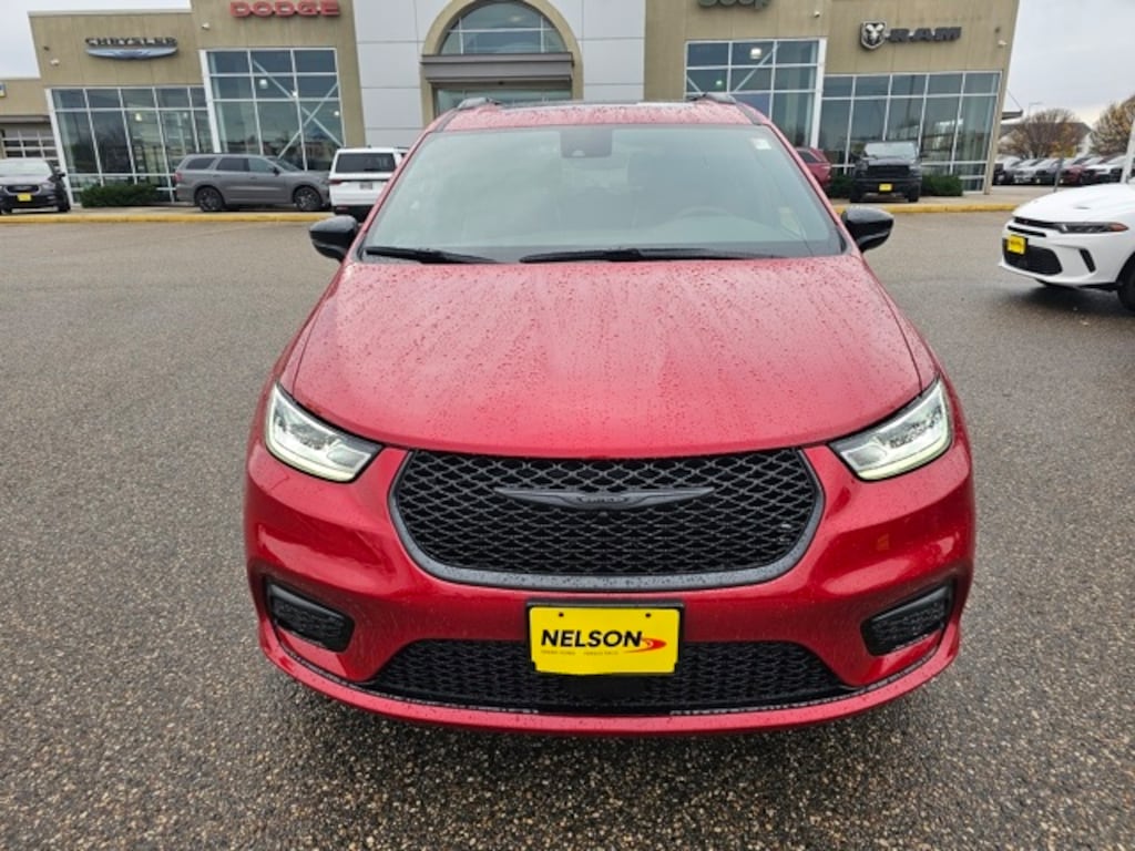 New 2026 Chrysler Pacifica LIMITED AWD Passenger Van