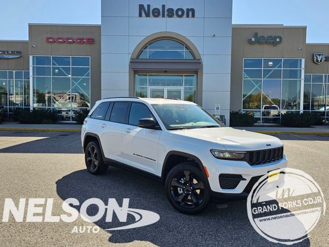 2025 Jeep Grand Cherokee Altitude's photo