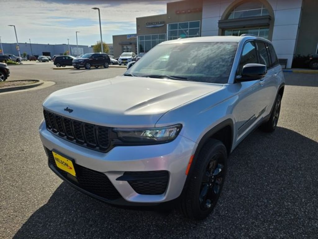 New 2025 Jeep Grand Cherokee ALTITUDE 4X4 Sport Utility