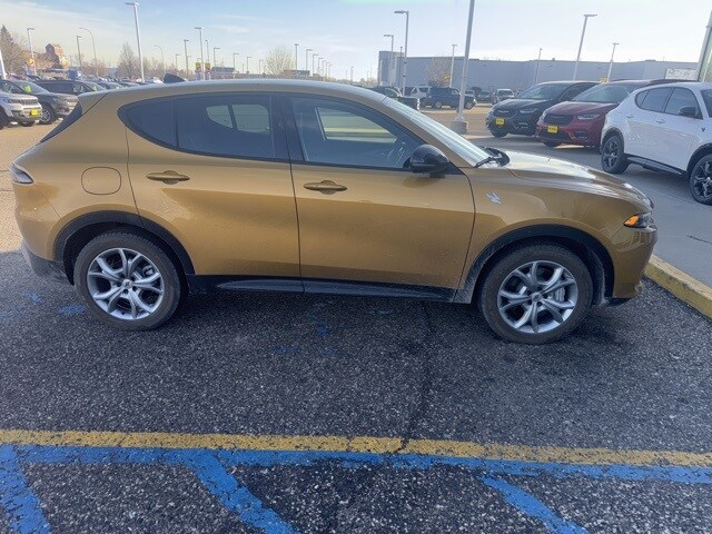 2025 Dodge Hornet R/T photo 2