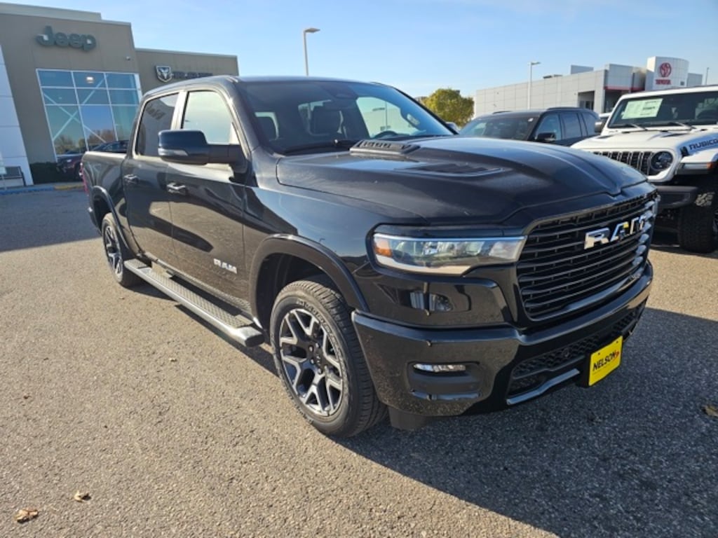 New 2025 Ram 1500 LARAMIE CREW CAB 4X4 5'7 BOX Pickup
