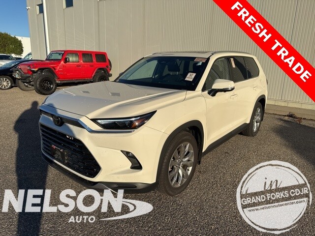 2024 Toyota Highlander Hybrid Limited photo 3