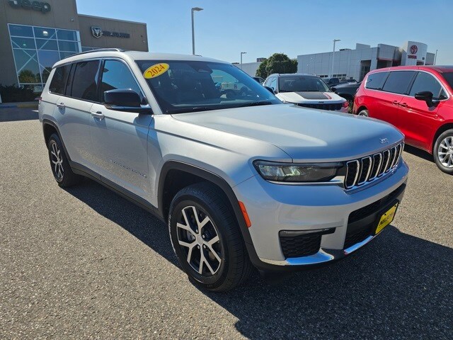 2024 Jeep Grand Cherokee Limited photo 3