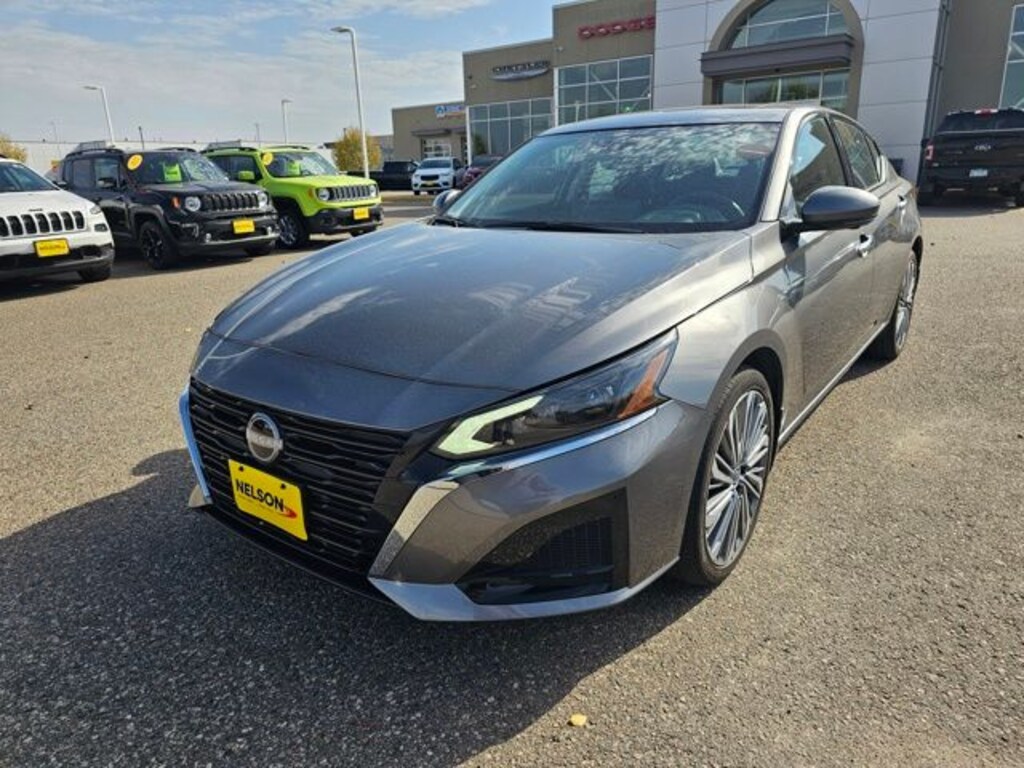 Used 2024 Nissan Altima Platinum Sedan