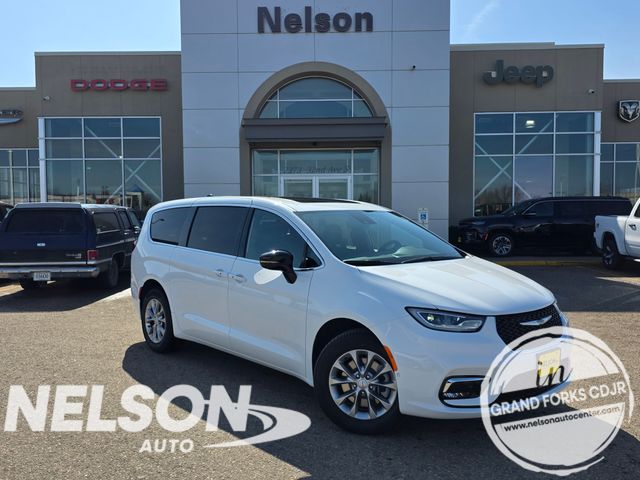 2026 Chrysler Pacifica Passenger Van 