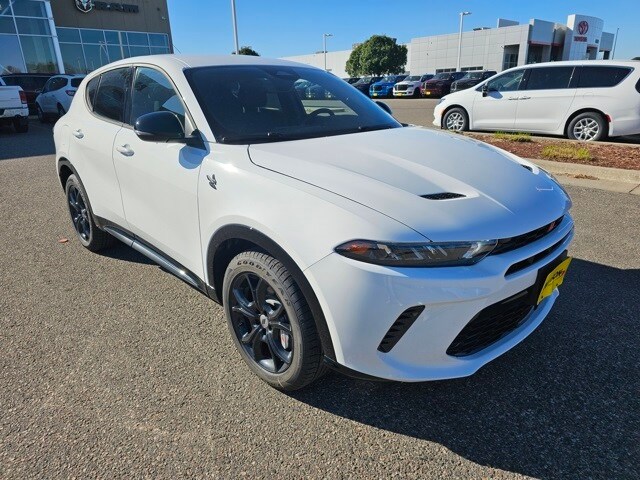 2025 Dodge Hornet R/T photo 3