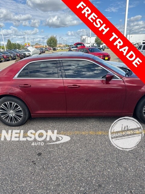 2014 Chrysler 300 S photo 4