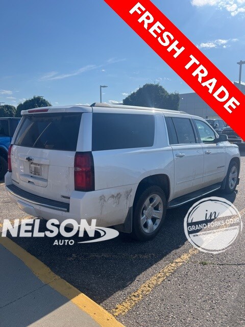 2017 Chevrolet Suburban Premier photo 4