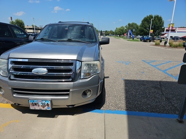 Used 2008 Ford Expedition XLT with VIN 1FMFU16588LA36788 for sale in Grand Forks, ND