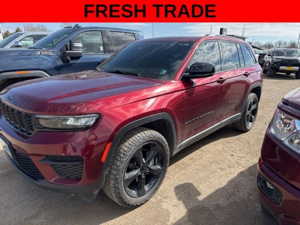 Used 2023 Jeep Grand Cherokee Laredo SUV