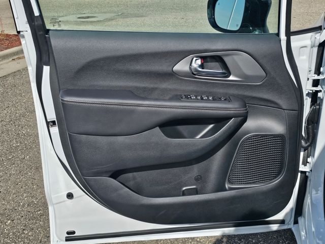 2026 Chrysler Voyager LX - Photo 20