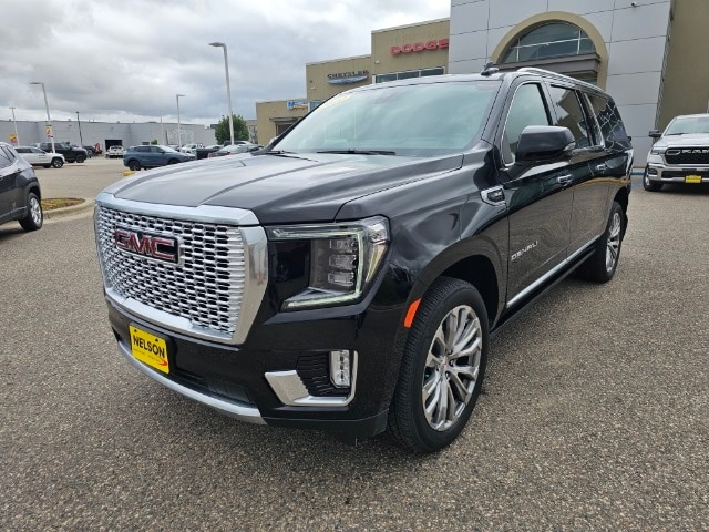 Used 2022 GMC Yukon XL Denali with VIN 1GKS2JKLXNR143724 for sale in Grand Forks, ND