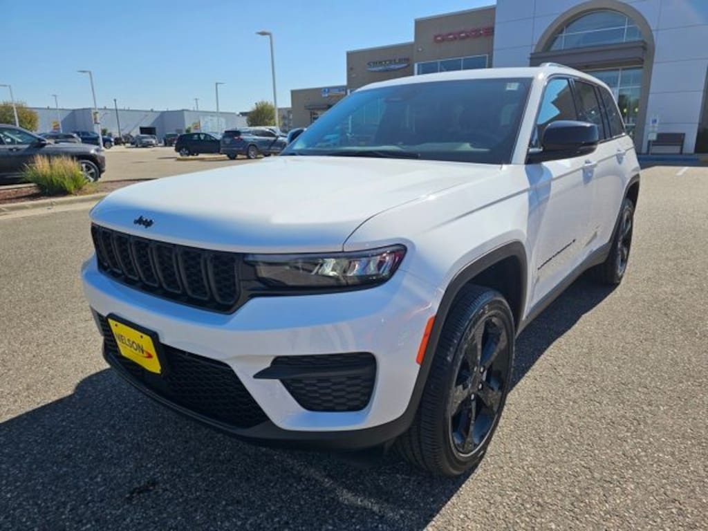 New 2025 Jeep Grand Cherokee ALTITUDE 4X4 Sport Utility