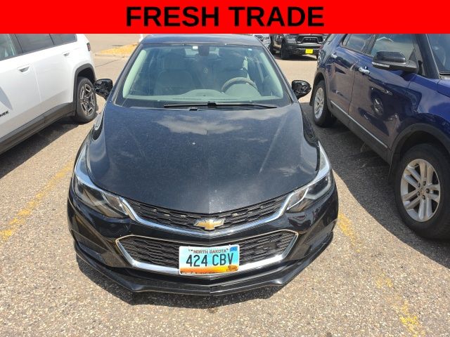 Used 2018 Chevrolet Cruze LT with VIN 1G1BE5SM0J7111821 for sale in Fergus Falls, Minnesota