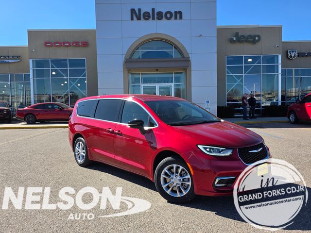 2026 Chrysler Pacifica Select AWD's photo