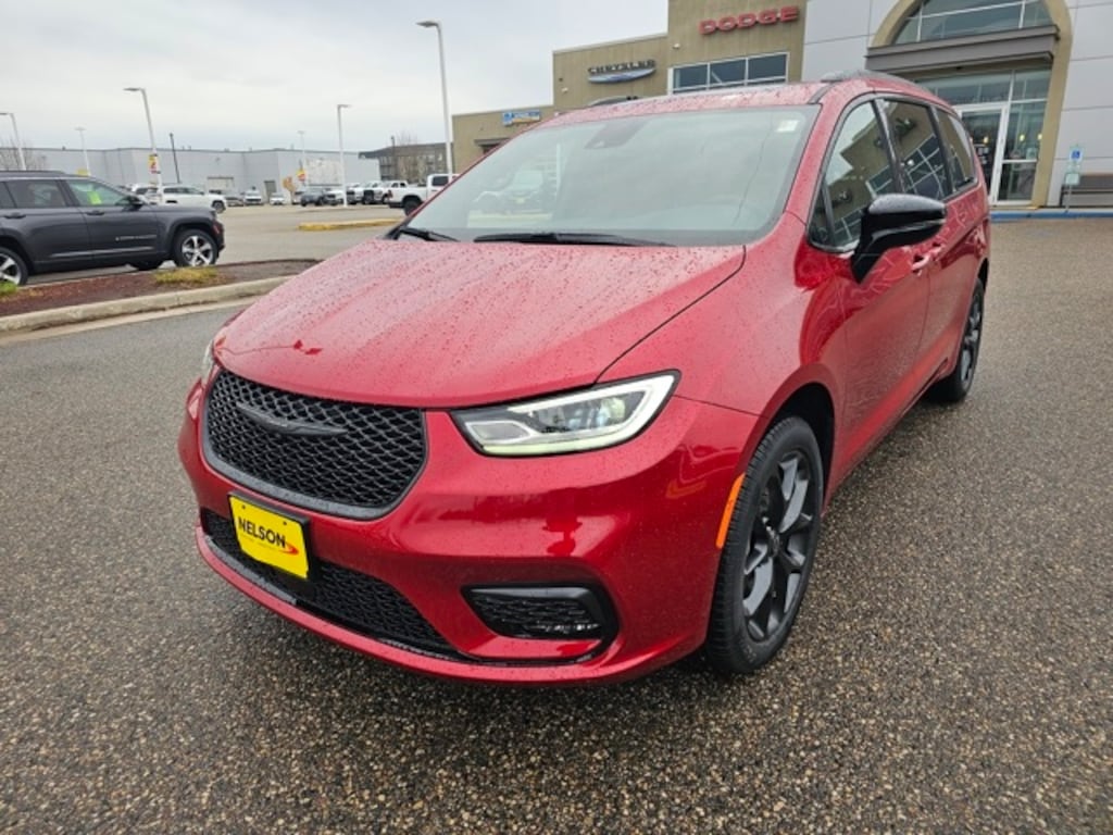 New 2026 Chrysler Pacifica LIMITED AWD Passenger Van