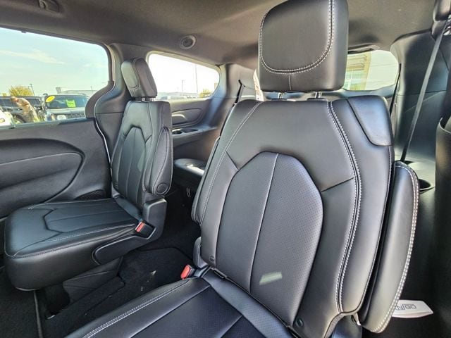 2026 Chrysler Voyager LX - Photo 11