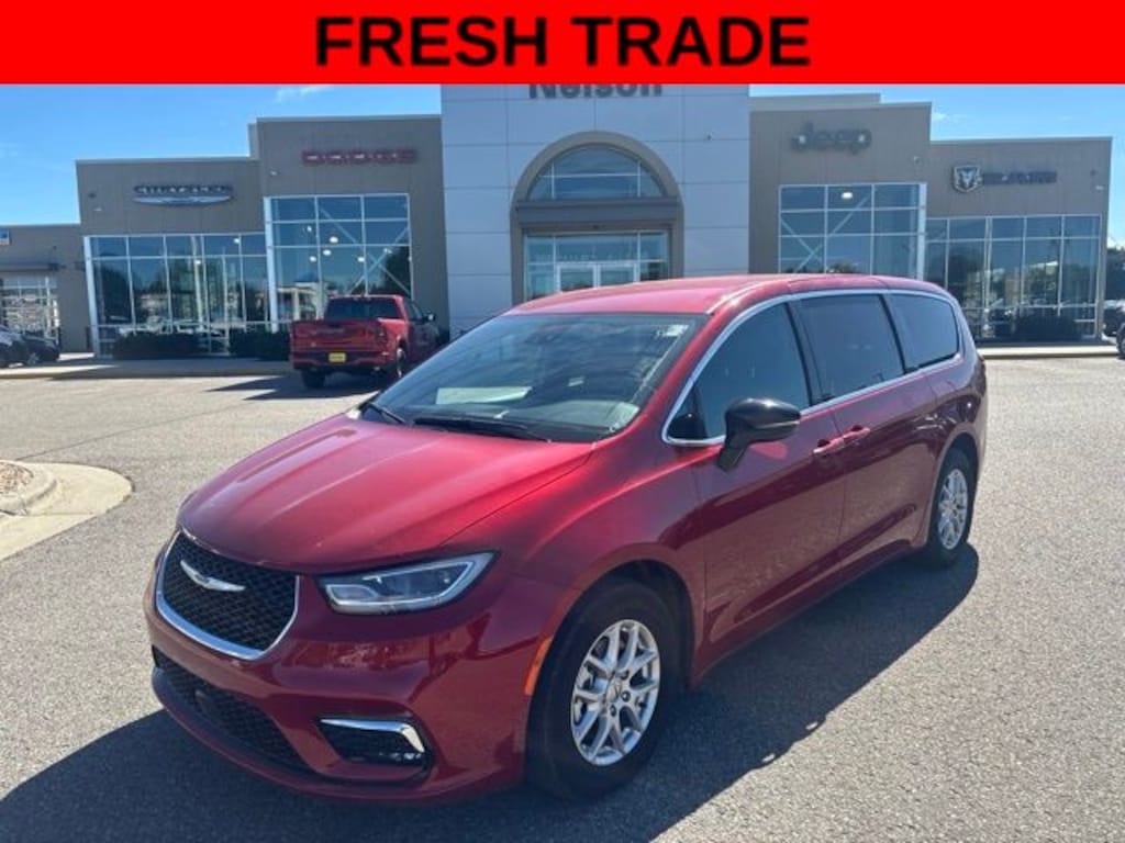 Used 2025 Chrysler Pacifica Select Van Passenger Van