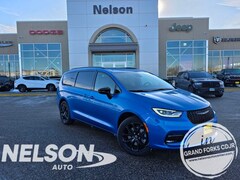 2026 Chrysler Pacifica SELECT AWD Passenger Van