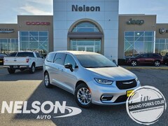 2026 Chrysler Pacifica SELECT AWD Passenger Van